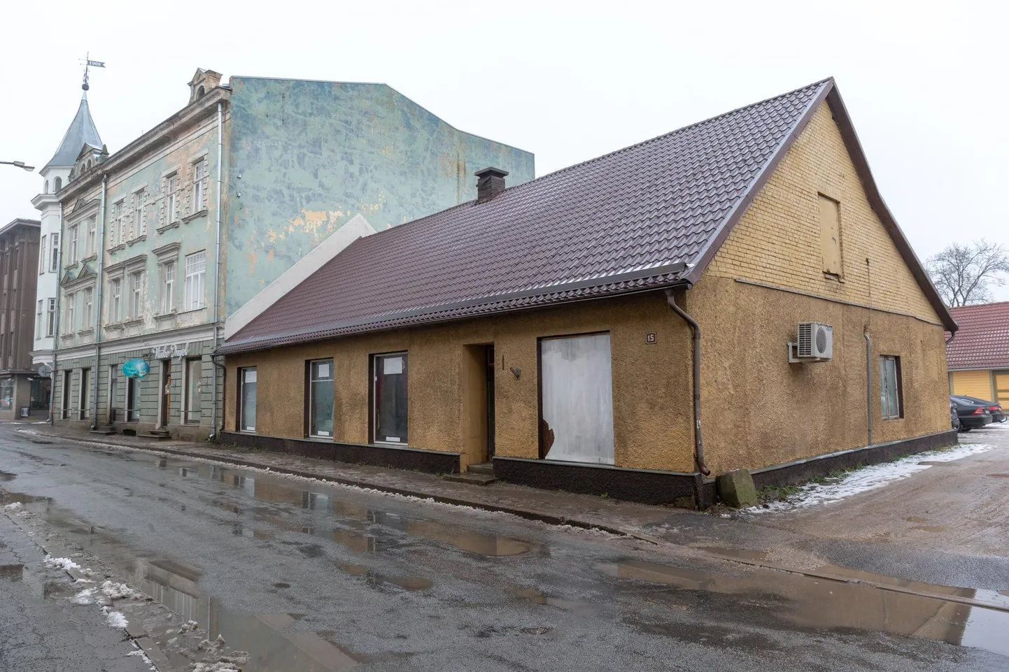 Majja, kus on muu hulgas tegutsenud piimapood ja striptiisiklubi, on plaanis selle aasta lõpuks ehitada äripinnad ja korterid.