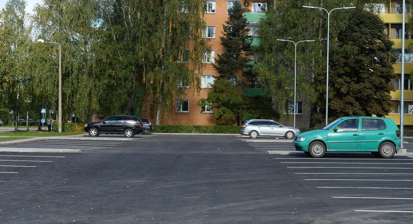 Tasuta parkla Annelinnas Uuel tänaval. Pilt on illustratiivne.