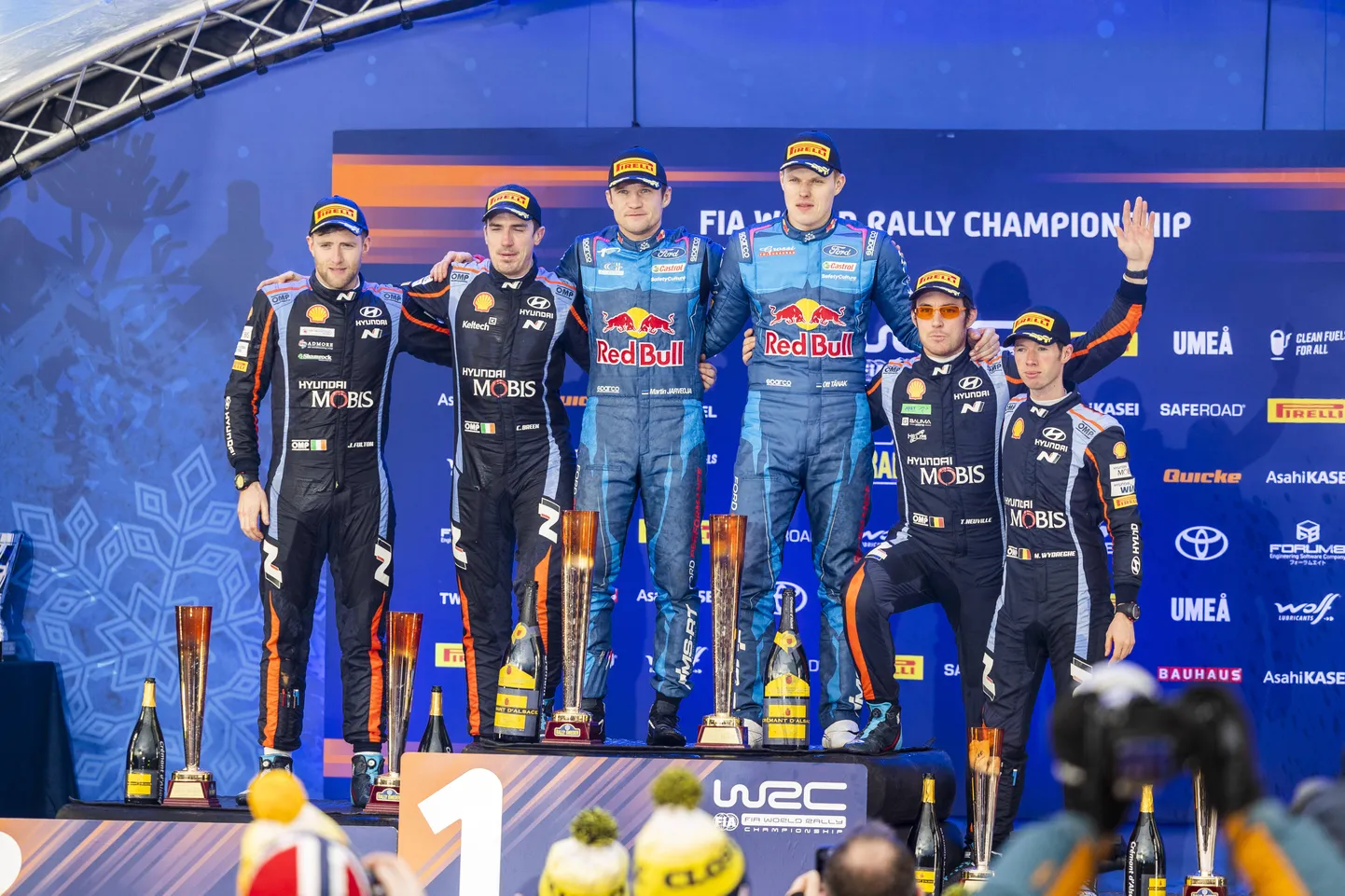 WRC-sõitjad Rootsi MM-ralli poodiumil.