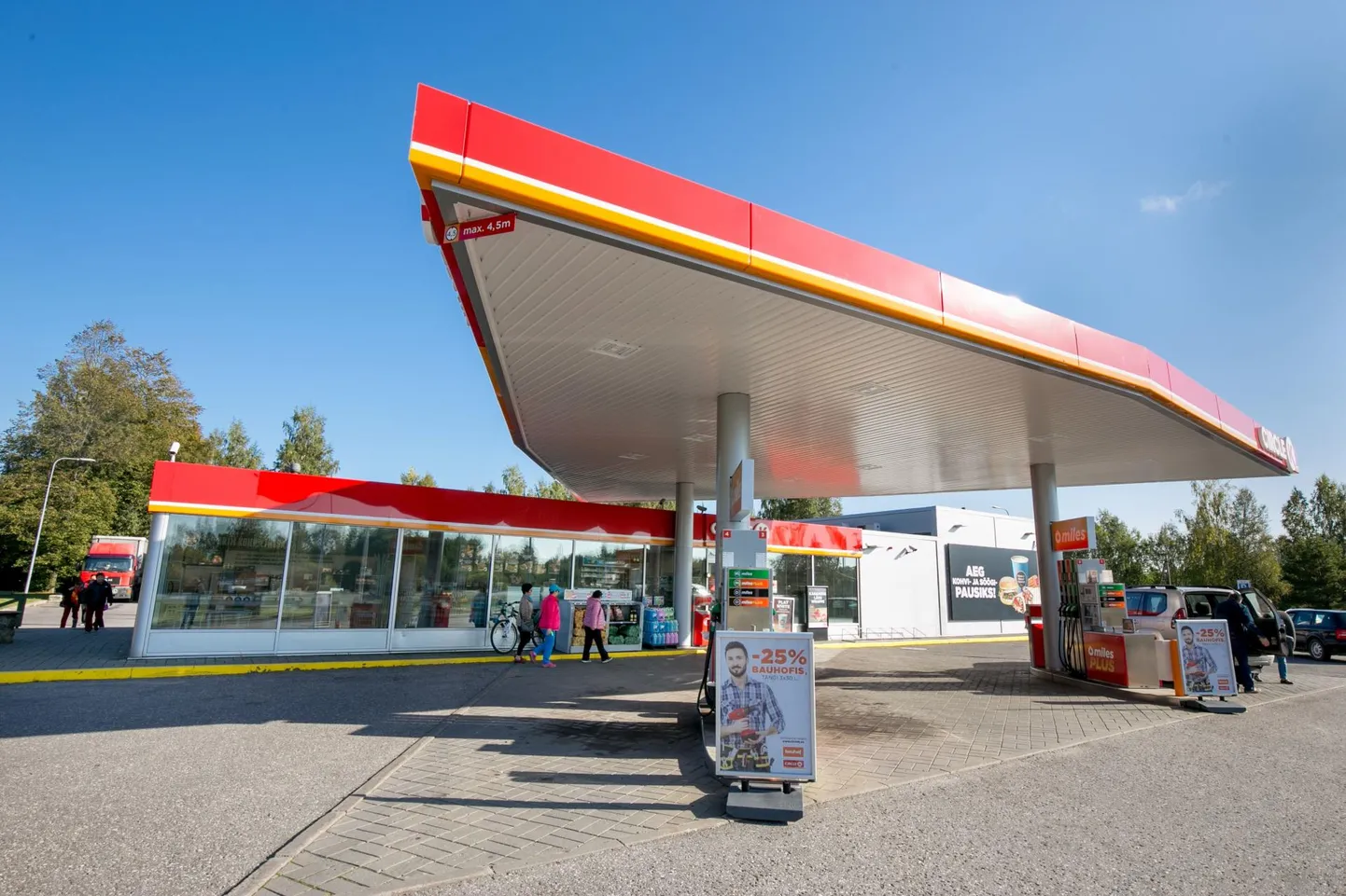 Elutähtsa teenuse tagamiseks on Häädemeeste tanklatesse paigaldatud automaatselt voolukatkestuse korral rakenduv paikne generaator, mis tagab teenindusjaama töö ka täielikus pimeduses nii voolu- kui sidekatkestuse korral
