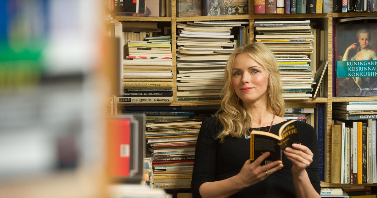 Kristiina Ehin Uuest Luulekogust Parislood On Ehedamad Kui See Mida Ma Ise Suudaksin Valja Moelda Autorid Apollo Raamatuportaal Taena esitles luuletaja ja muusik kristiina ehin tartu kirjanike majas oma luulekogu aga armastusel on metsalinnu sueda. kristiina ehin uuest luulekogust