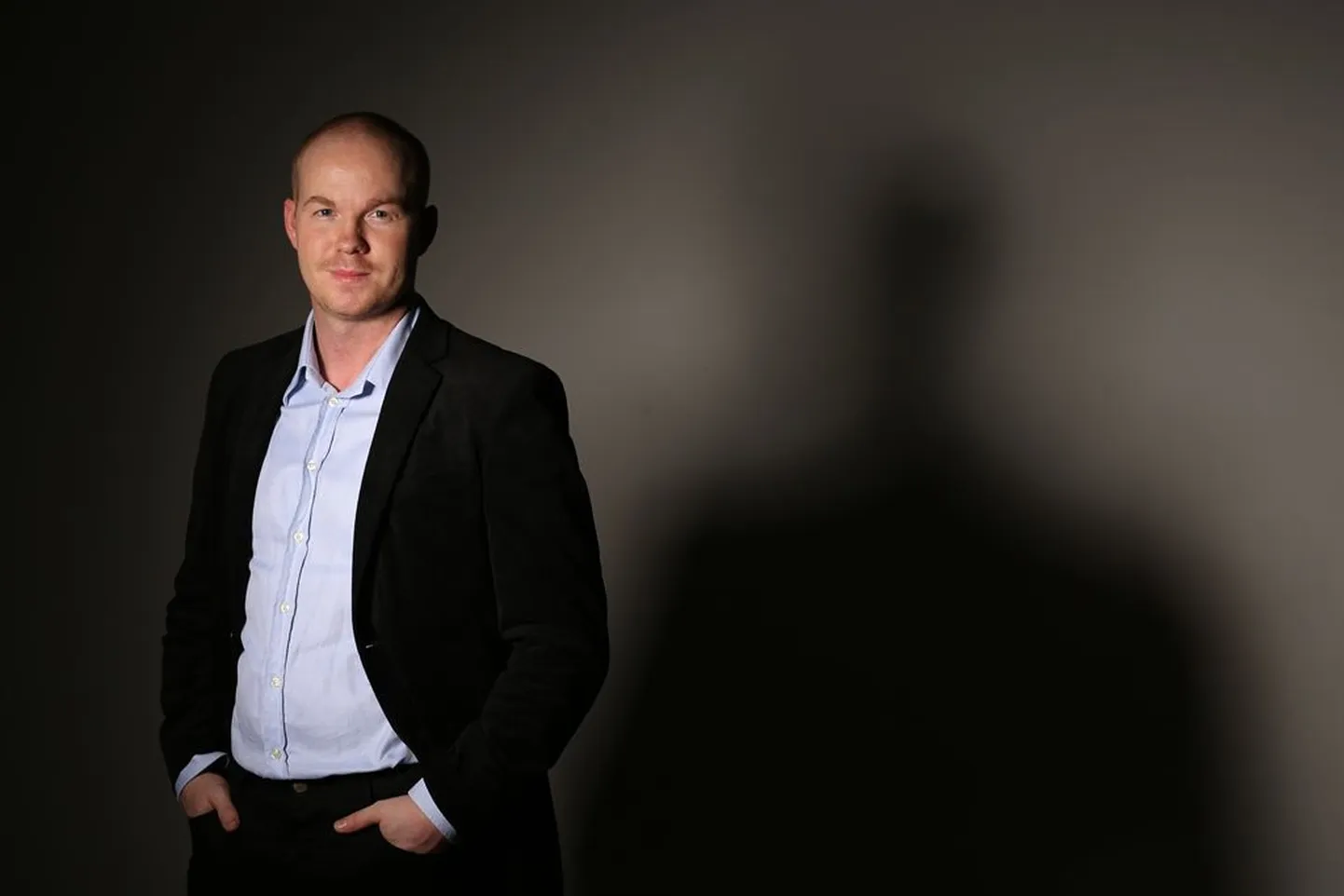 Staarfotograaf Meelis Tomson teeb alasti meestest fotonäituse