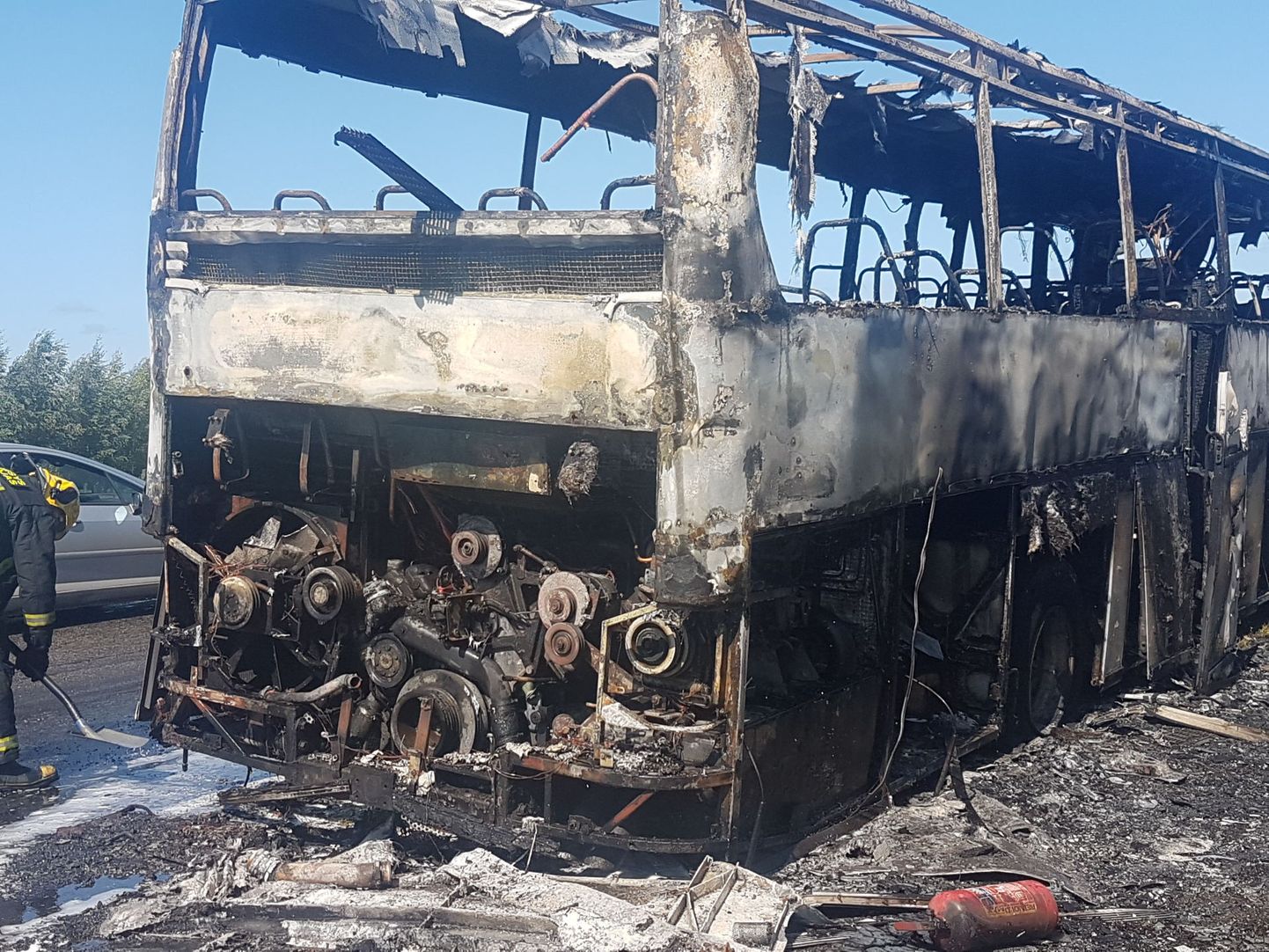 Сгоревший автобус в Паланге.