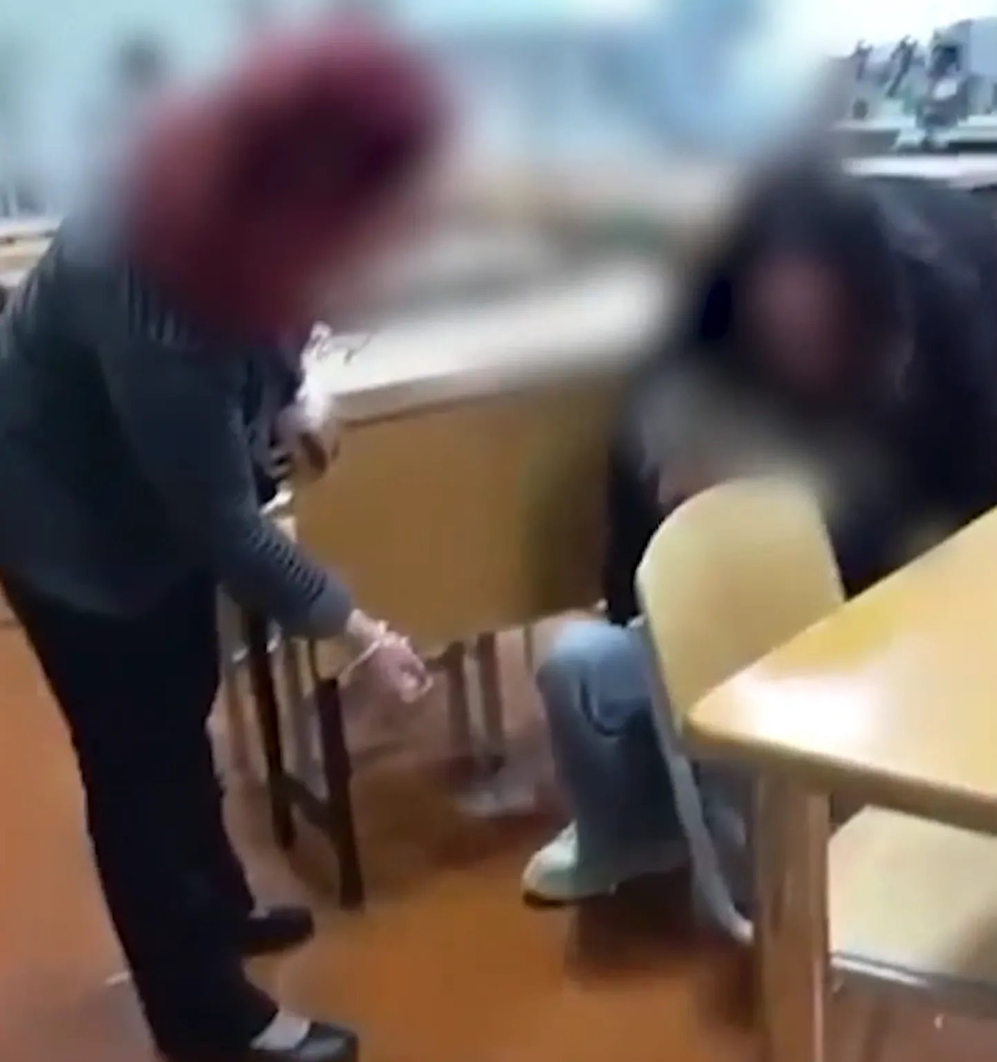 После конфликта со школьницей в Даугавпилсе уволили двух учителей