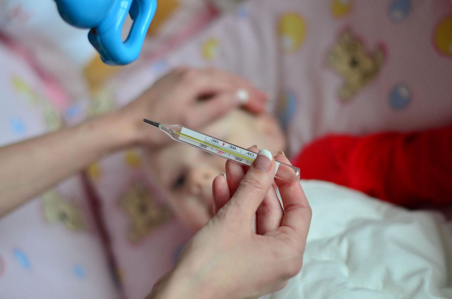 Ülemiste hingamisteede nakkushaiguste tõttu pöödus Eestis arsti poole 4390 haigestunut.