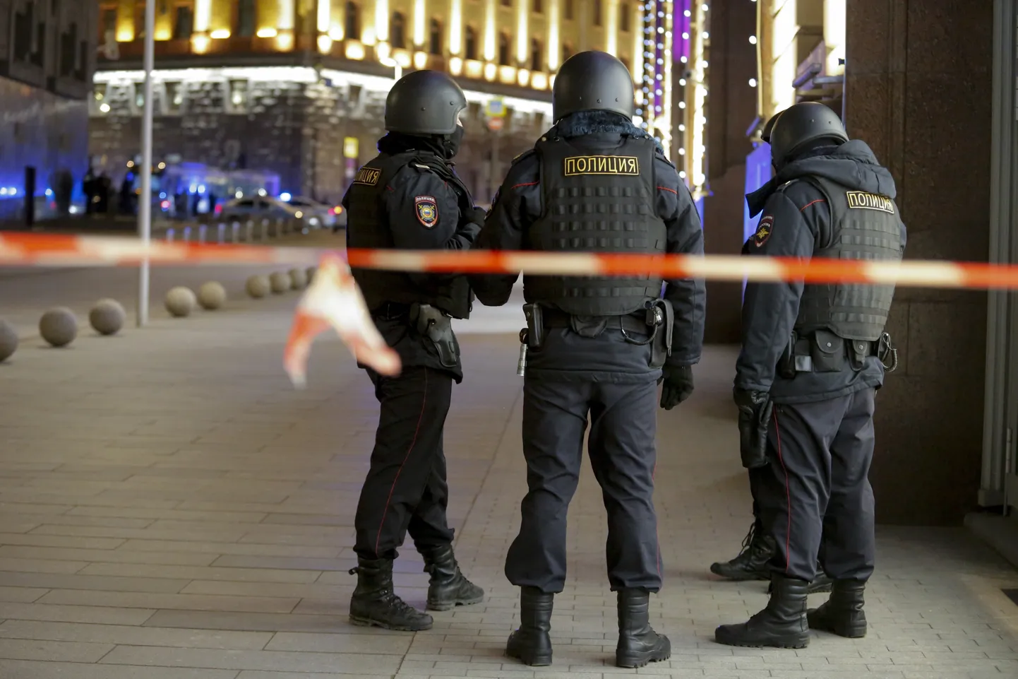 Vene politseinikud FSB hoone lähistel 19. detsembril 2019. aastal.