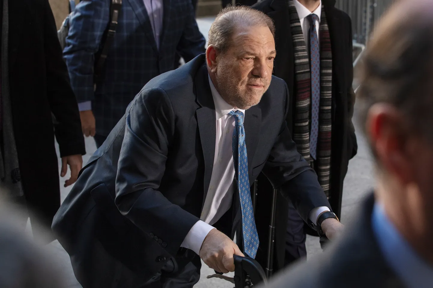 Harvey Weinstein kohtuistungil 24.02