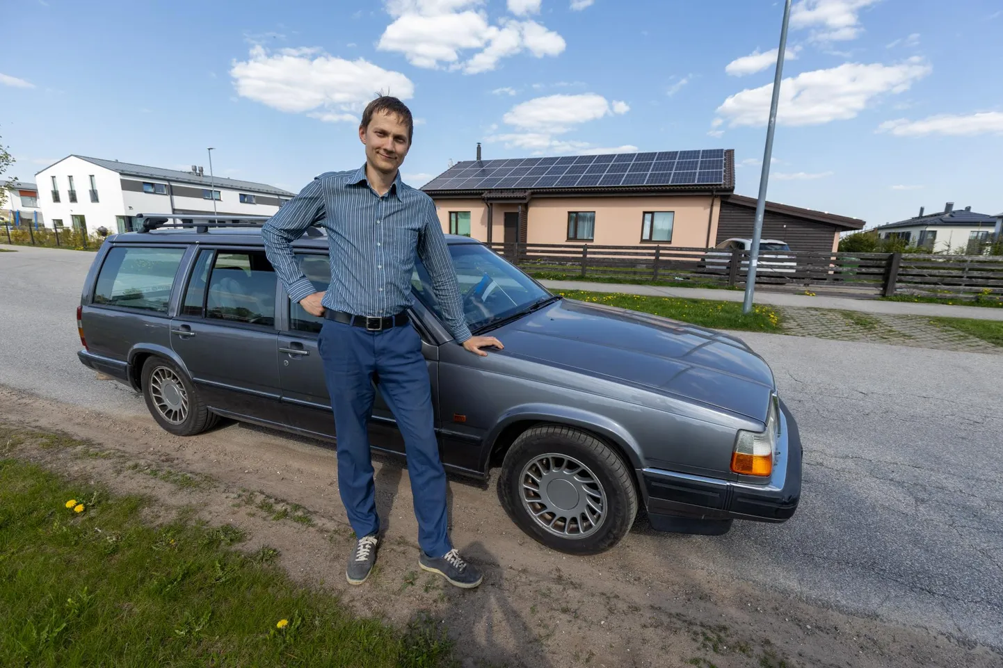 Füüsikaõpetaja Juhan Koppeli palgatõus kulub kodu laenumaksetele. 30 aastat vana Volvot ta uue auto vastu välja vahetada ei kavatse