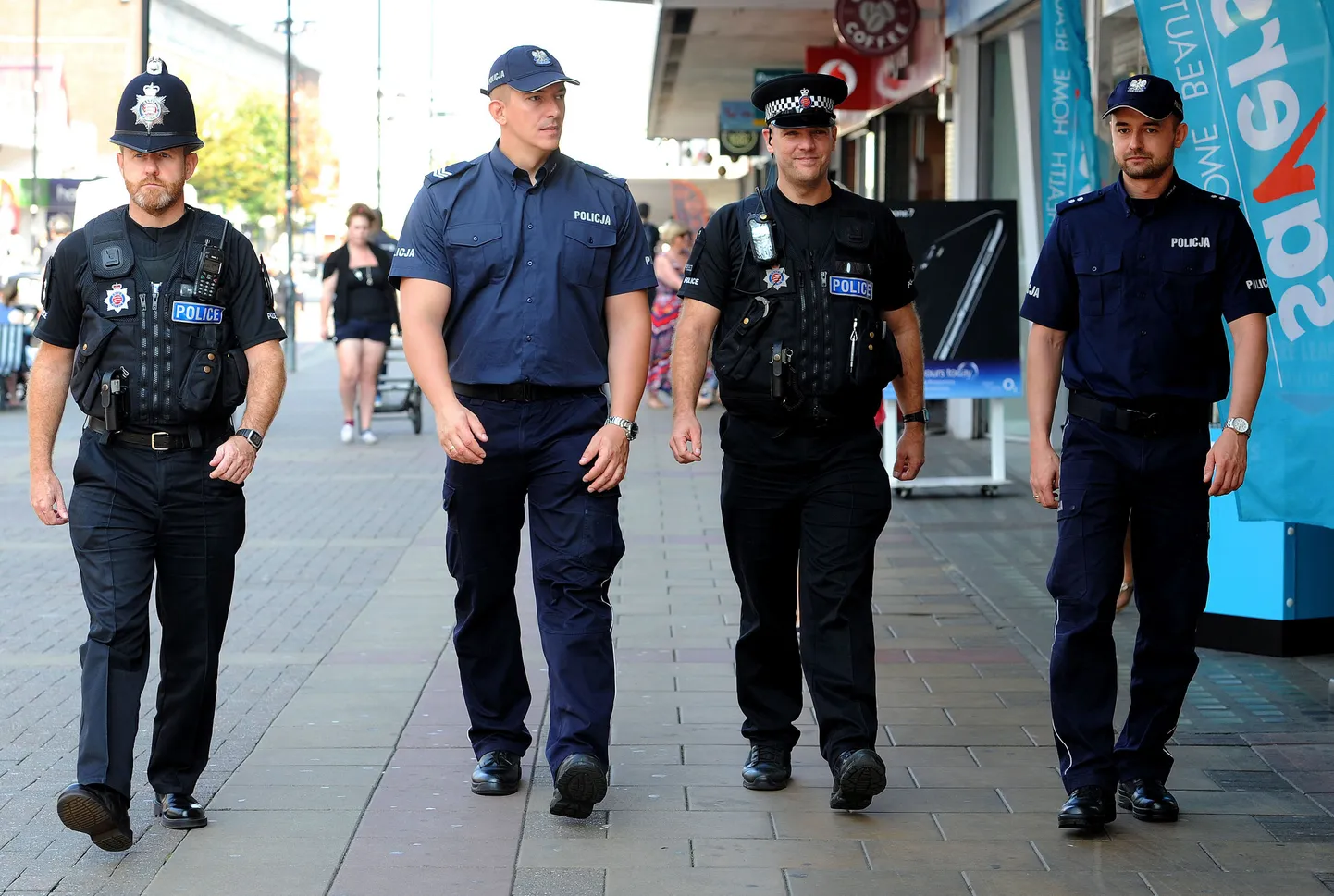 Poola politseinikud koos oma briti kollegidega Londoni tänavail.