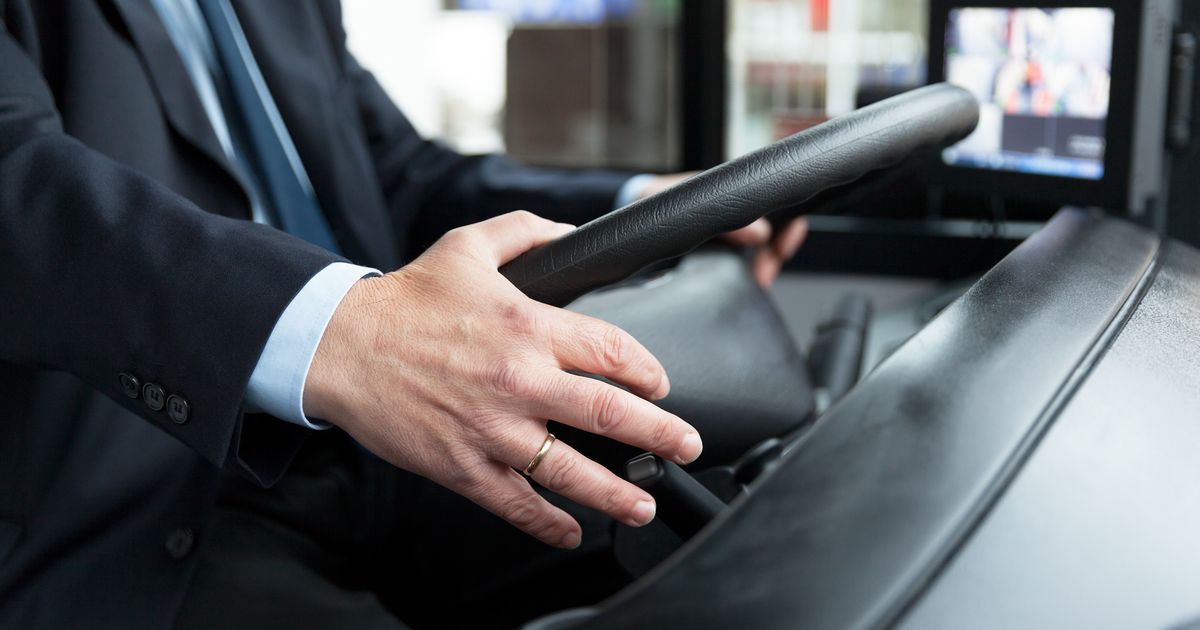 Lux Express vallandas jääknähtudega roolist tabatud bussijuhi
