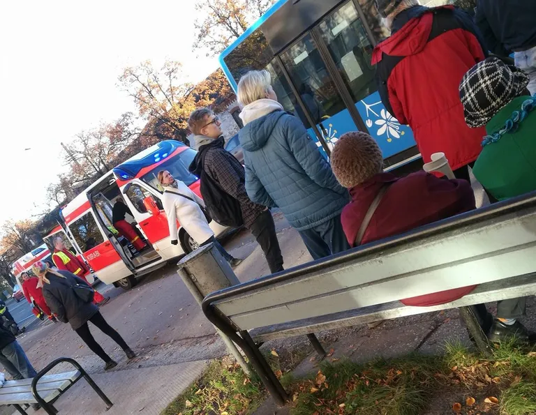 Bussis olnud Jürgen Adamson rääkis, et asju ja inimesi lendas.