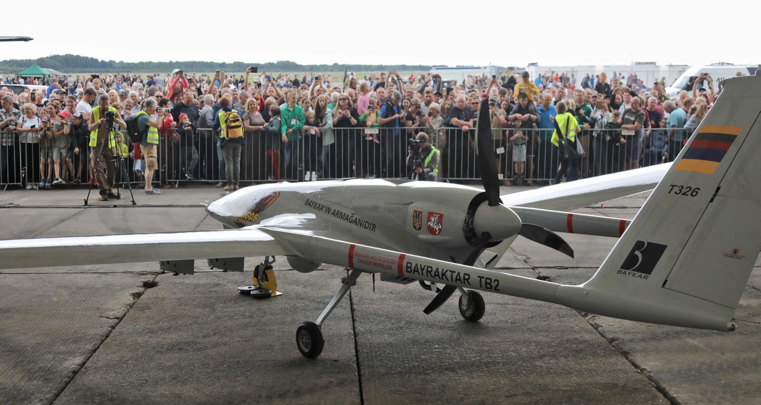 Drooni esitlemine Šiauliai õhujõudude baasis.