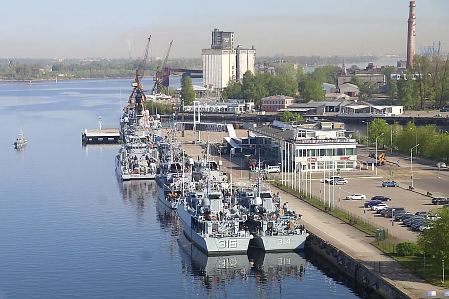 Rīgas ostā pirmoreiz piestāj "Holland America Line" kruīza kuģis "Rotterdam"