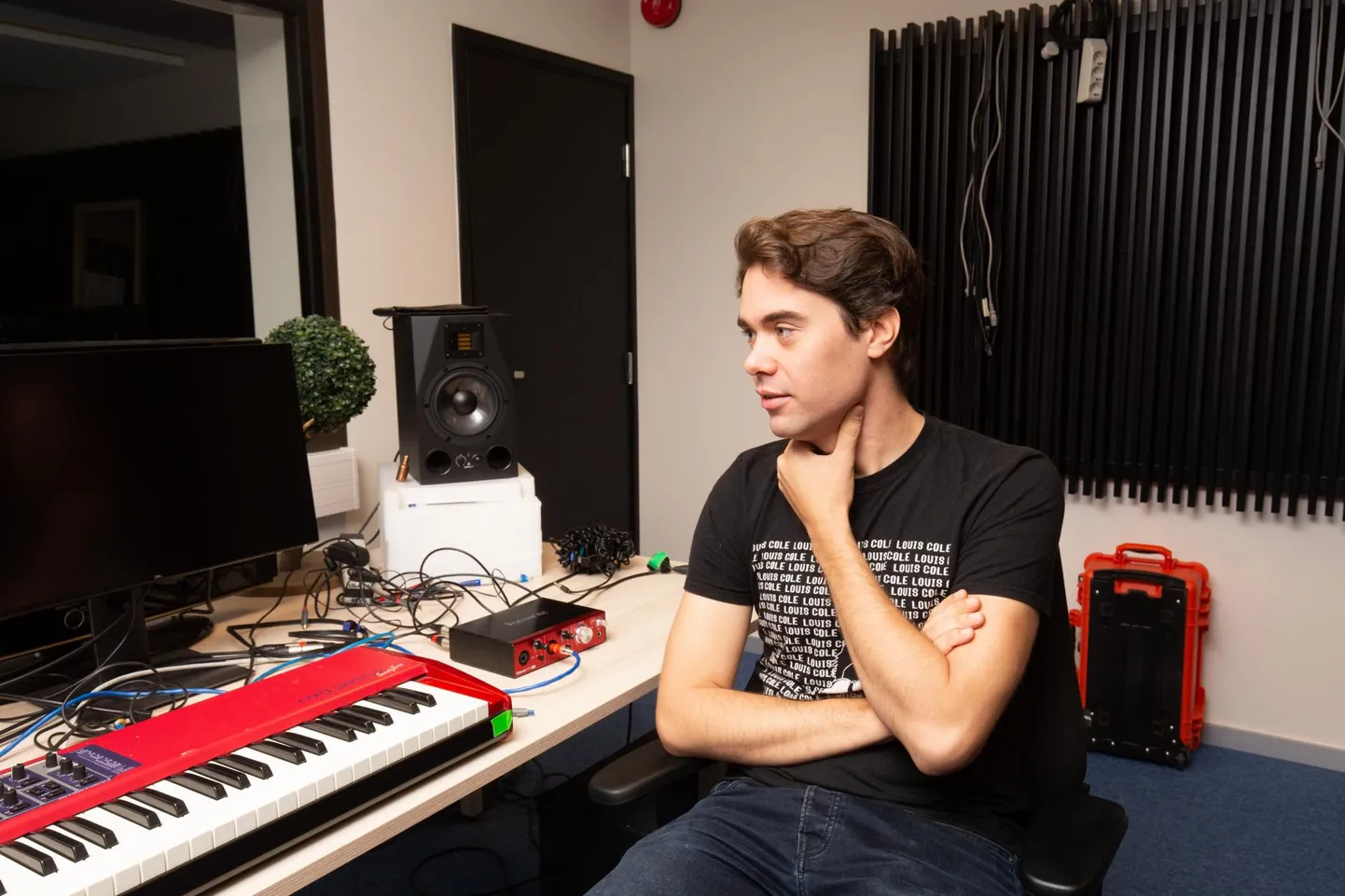 Multiinstrumentalist ja helilooja Jakob Juhkam on kahtlemata üks parimaid teatriheliloojaid Eestis.  FOTOd: Elmo Riig