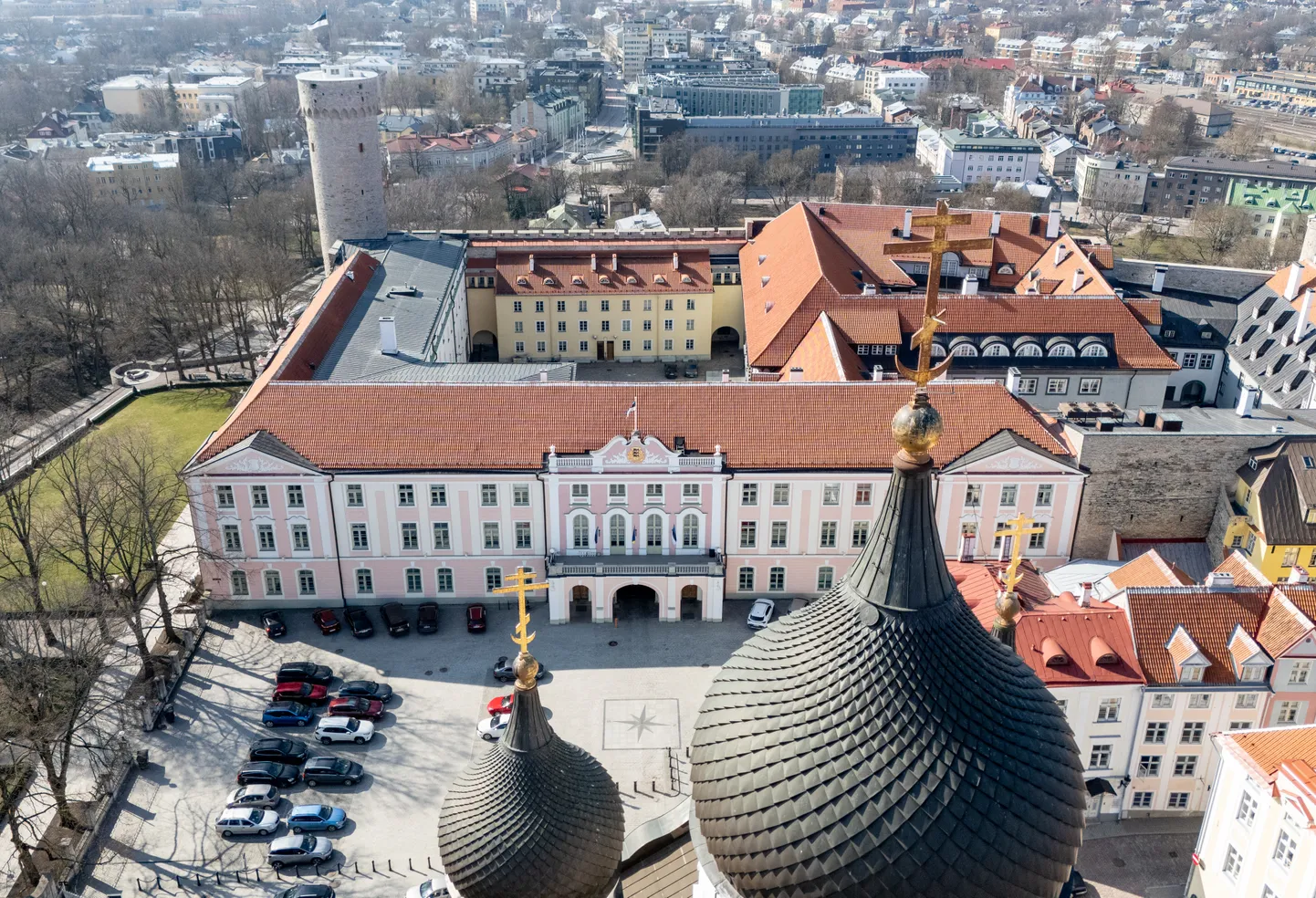 Riigikogu asub presidendi poolt välja kuulutamata jäetud kirikute ja koguduste seadust muutma.