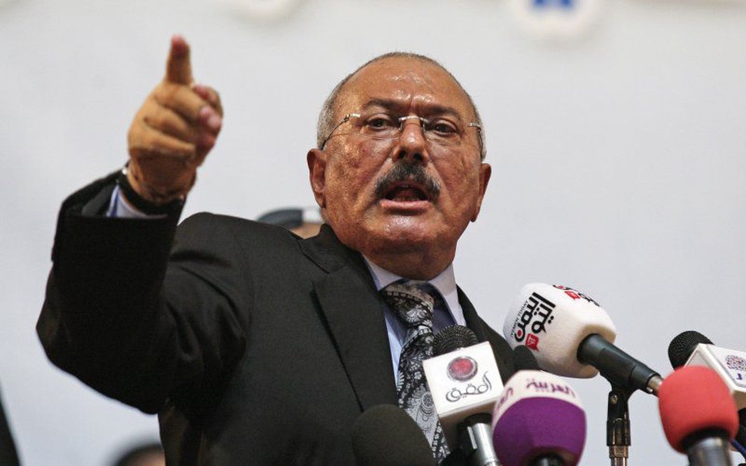 Ekspresident Ali Abdullah Saleh kutsus üles mobilisatsioonile piiril Saudi Araabiaga.