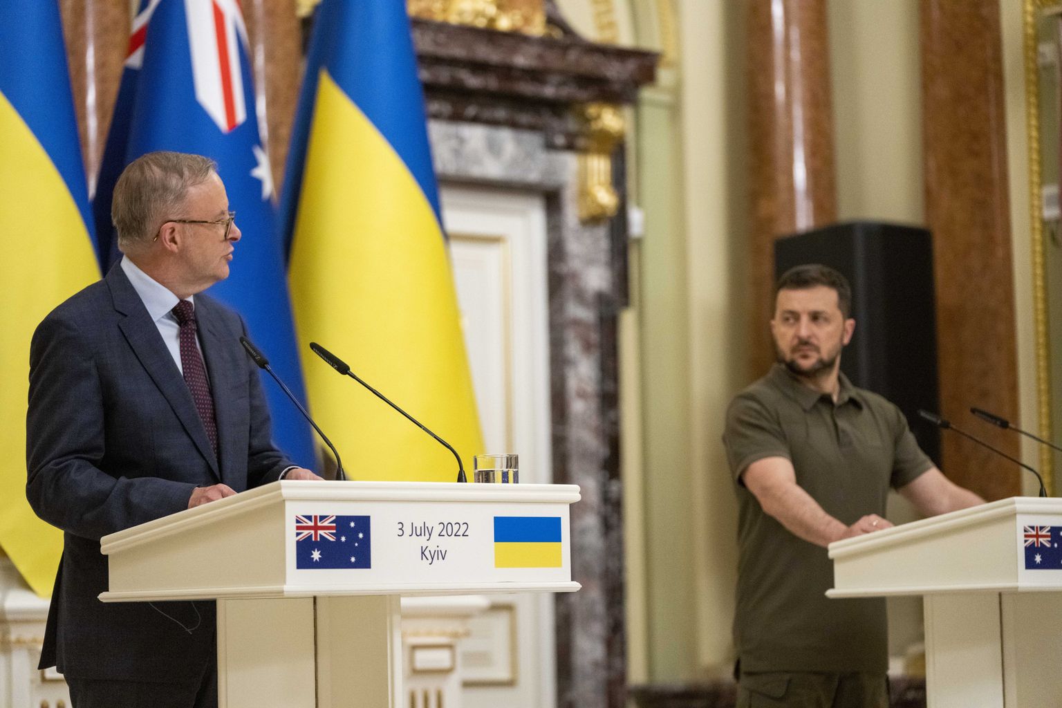Премьер-министр Австралии Энтони Албаниз  и президент Украины Владимир Зеленский
