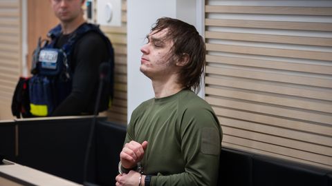 Terrorismis süüdistatav uputab vanglas oma kambrit ja kutsub valvureid kaklema