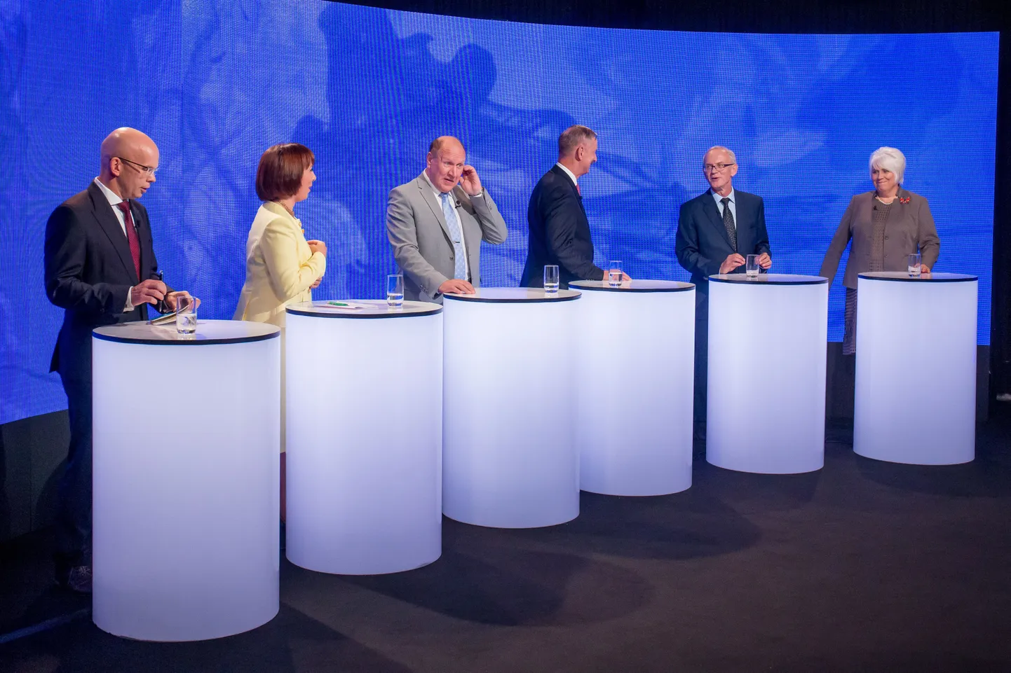 Postimehe ja Kanal 2 koostöös valminud saates «Suur presidendidebatt» võtsid omavahel mõõtu presidendiks pürgivad Marina Kaljurand, Siim Kallas, Mart Helme, Eiki Nestor, Mailis Reps ja Allar Jõks.