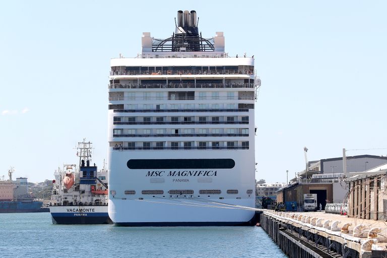 Kruiisilaev MSC Magnifica Austraalia Fremantle'i sadmas märtsi lõpul 2020
