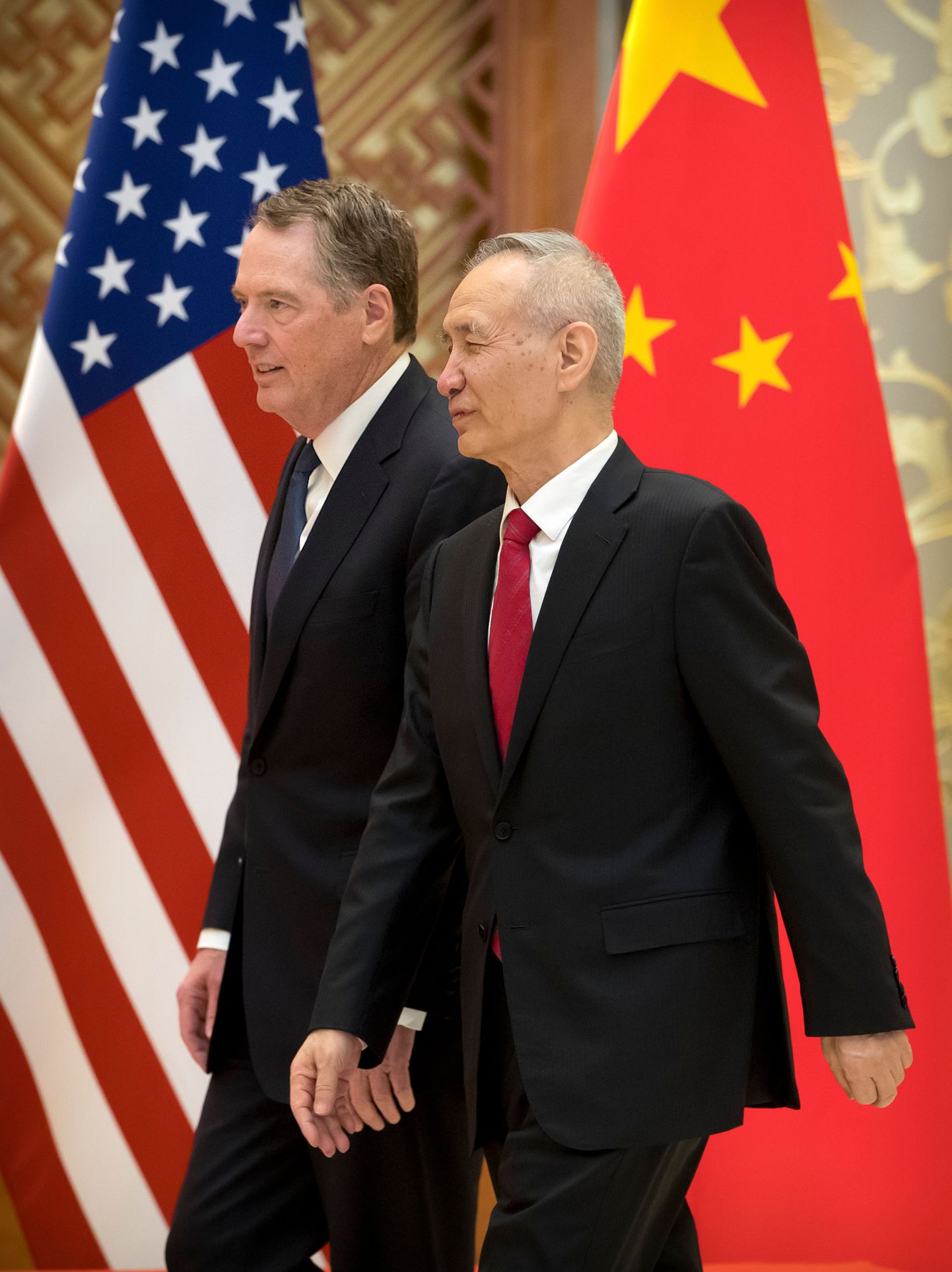 USA kaubandusesindaja Robert Lighthizer (vasakul) koos Hiina asepeaministri Liu Hegaga.