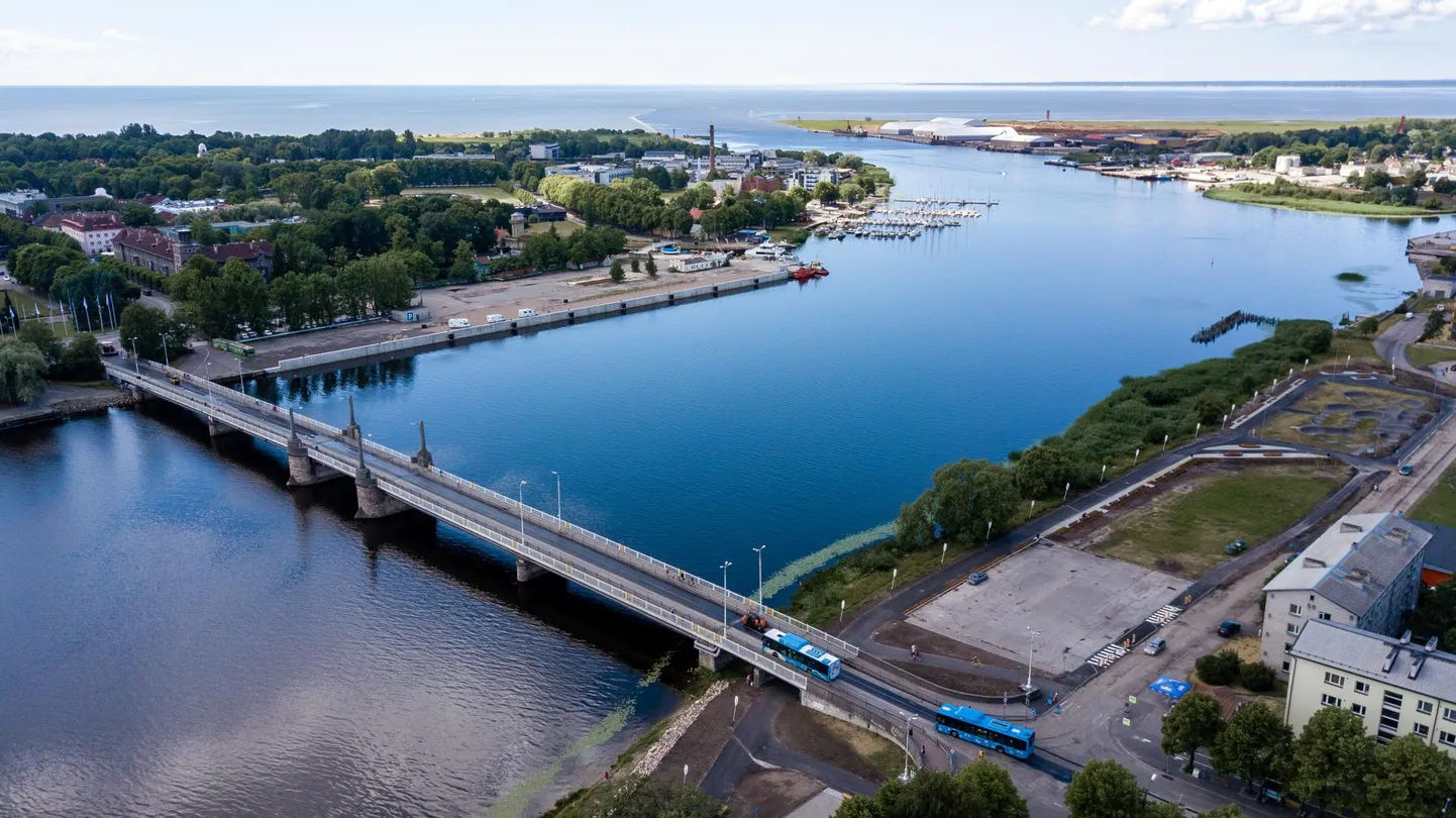 Kesklinna silla remondiga oli linnal plaanis alustada järgmise aasta juunis, et sild saaks uuendatud 2021. aasta juuniks.