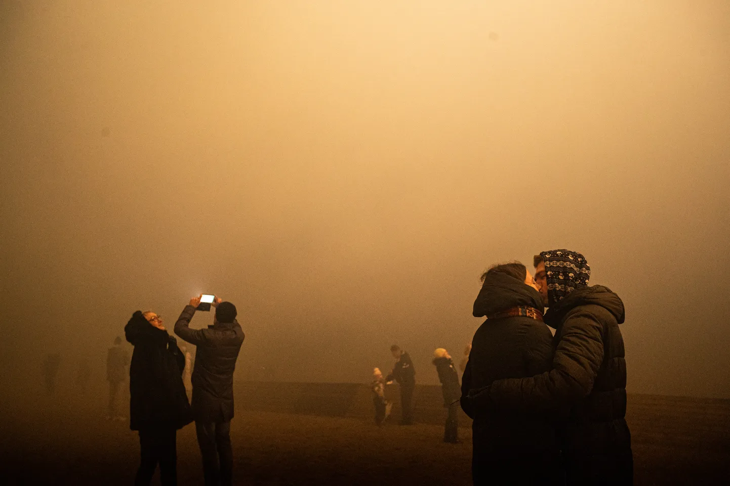Ilutulestikust õhku paiskunud peenosakesi oli uusaastaööl nii palju, et igas minutis hingati neid kopsudesse kümneid tuhandeid. Stroomi rand. Tallinn. 31.12.2020.