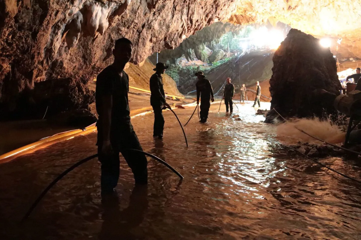 Спасательные работы в тайских пещерах.