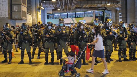 Hongkongi politsei ajas piirilinnas meeleavaldajaid laiali