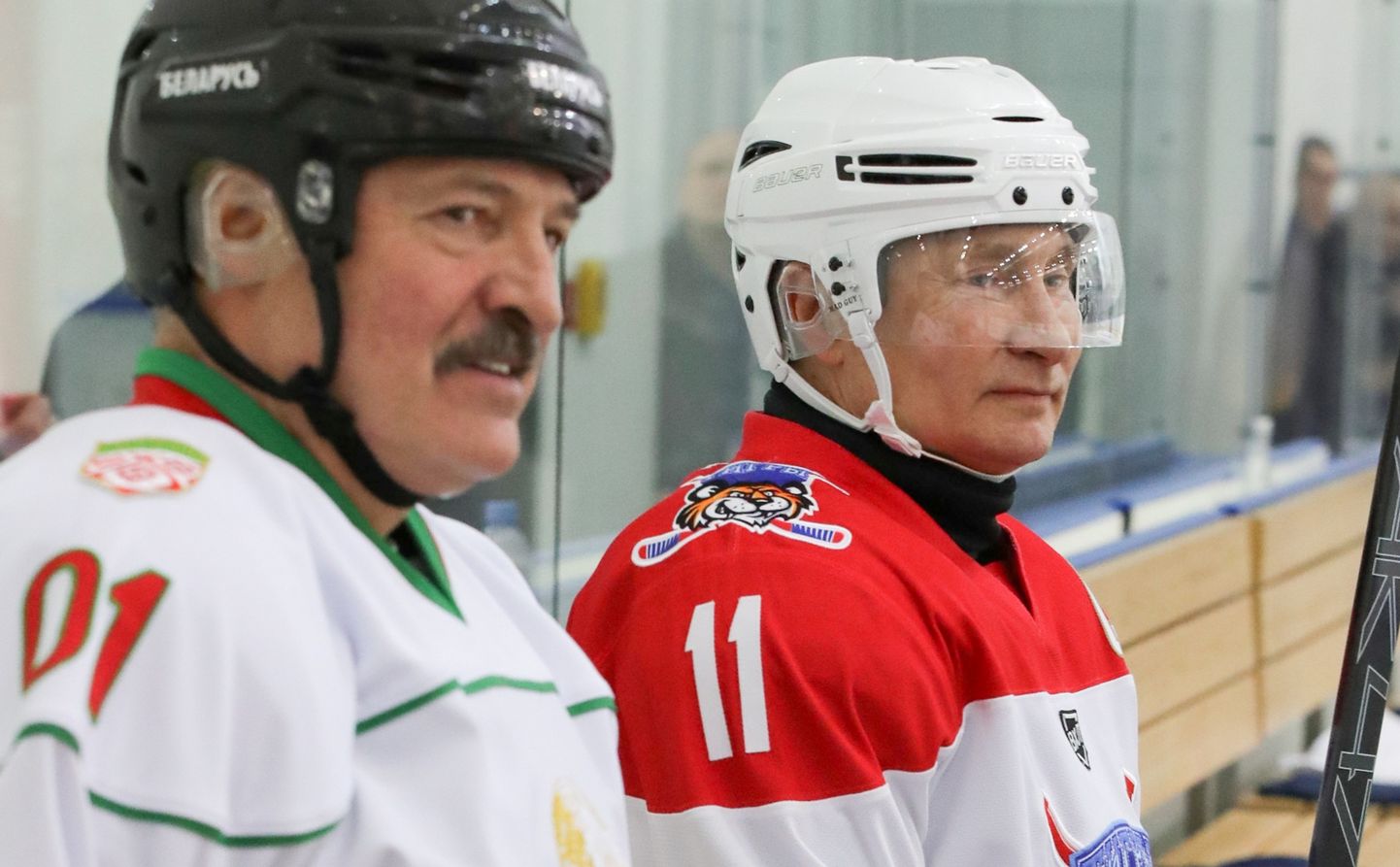 Baltkrievijas prezidents Aleksandrs Lukašenko un Krievijas prezidents Vladimirs Putins hokeja spēlē