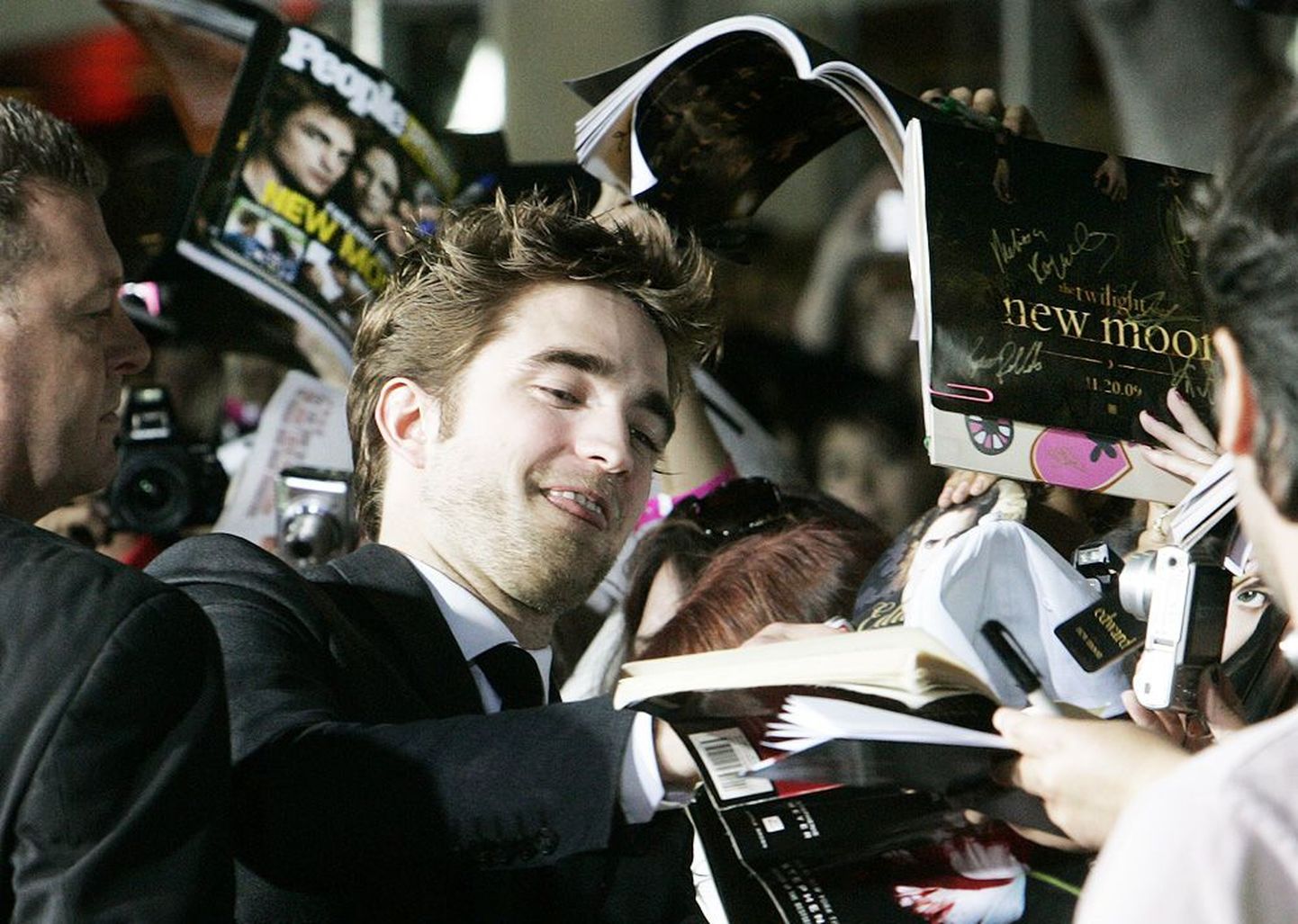 Vampiiritriloogia «Videvik» esimene osa tegi Robert Pattinsonist tuhandete teismeliste plikade lemmiku.