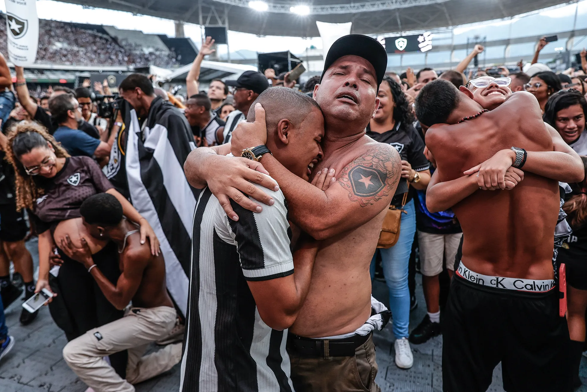 Botafogo fännid tähistavad oma meeskonna võitu. Rio de Janeiro, Brasiilia. Lõuna-Ameerika, üksikfotod.