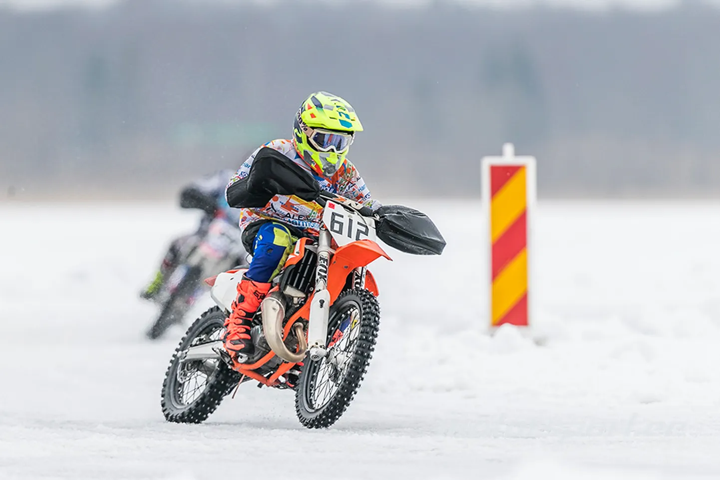 Euroopa radadel meisterlikkust kogunud Pärnu motoklubi kasvandik Joosep Pärn kihutas kodujõel juunioride konkurentsis esimese auhinna vääriliselt.