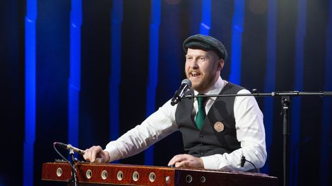 VIDEO ⟩ Vabariigi pillimees palus folgilaval naise kätt