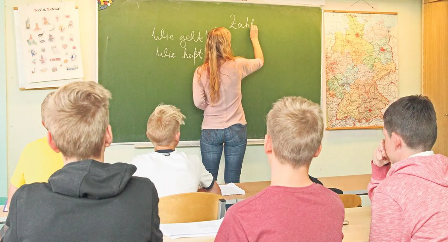 Veeriku kool pakub seitsmendast klassist võimalust õppida tasulises huviringis saksa keelt. Tänavu ka­sutab seda võimalust kuus õpilast, saksa keelt õpetas neile eile õpetaja Maive Meister.
