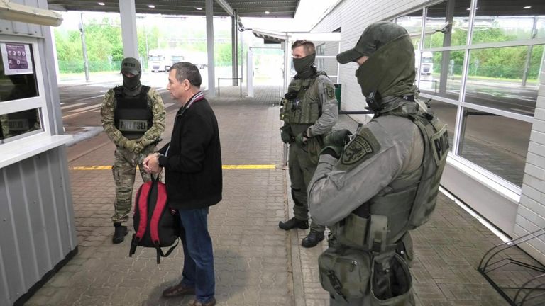 Kaitsepolitseiamet koostöös politsei- ja piirivalveametiga saatis riigist välja Eesti julgeolekut ohustanud Kremli-meelse provokaatori Ramil Usmanovi.