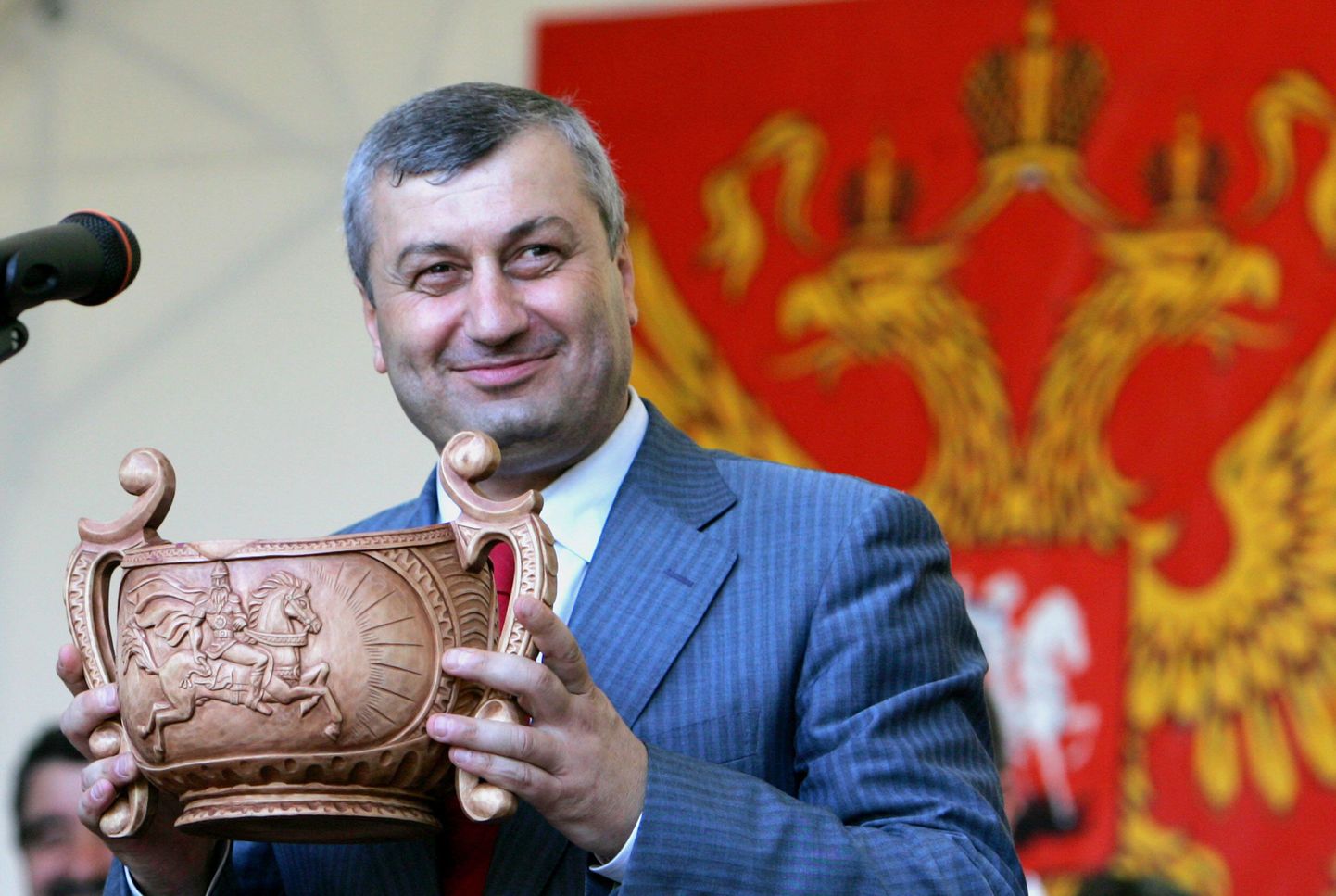 Separatistliku Lõuna-Osseetia president Eduard Kokoitõ jõi tunnustamisotsuse tähistamiseks hulgaliselt veini.