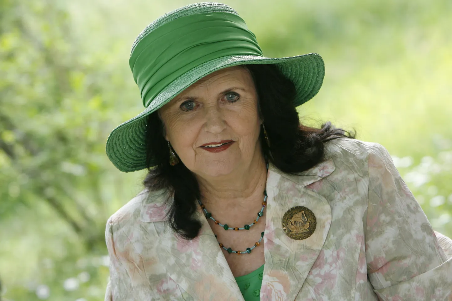 Ingrid Rüütel suvel oma koduaias