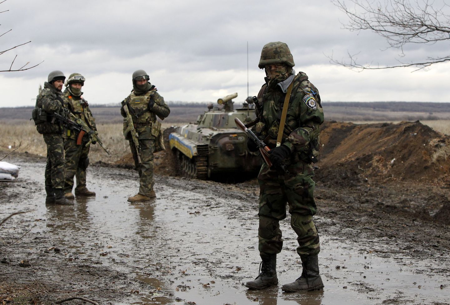 Ukrainlaste kontrollpunkt Donbassis.