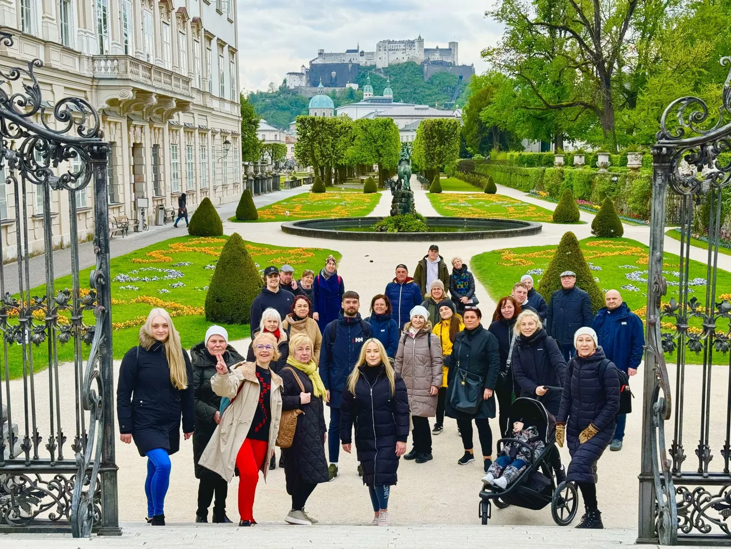 Mulgi segäkoori rahval jäi Salzburgin aiga nii laulmises ku linna vaatemises.