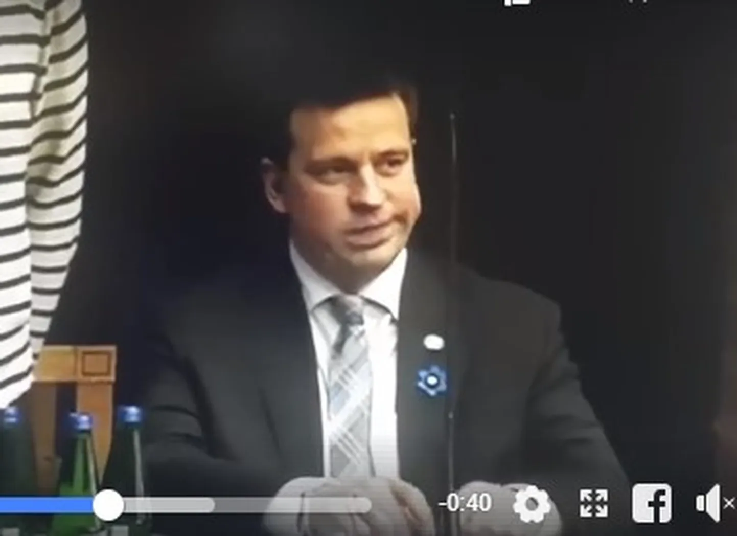 Jüri Ratas tembutab