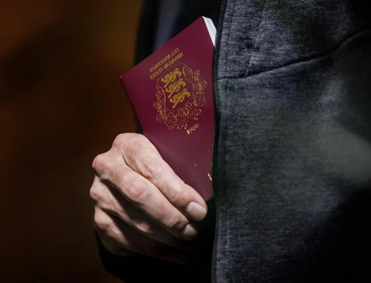 Паспорт гражданина Эстонии. Фото иллюстративное.