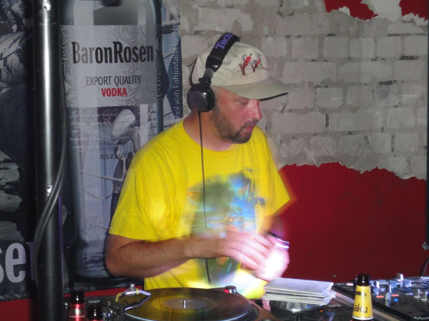 Metsik peomöll Nightman`is 1. juulil 2011 R & B ja house-muusika laulja ja DJ Robert Owensi taktikepi all. Chill-out lounge`is keerutas plaate Raul Saaremets