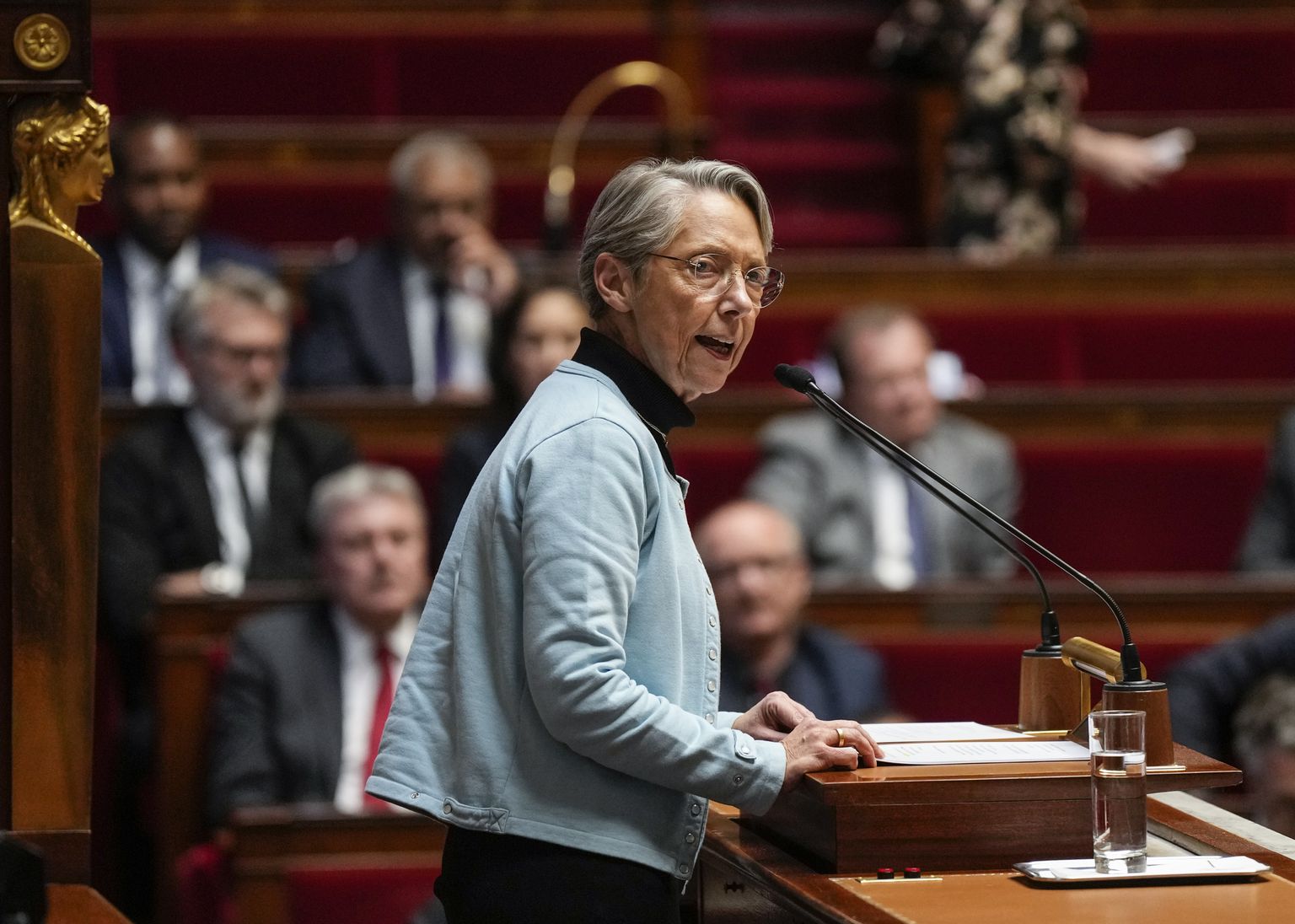 Prantsuse peaminister Elisabeth Borne kõnelemas rahvusassambleel.