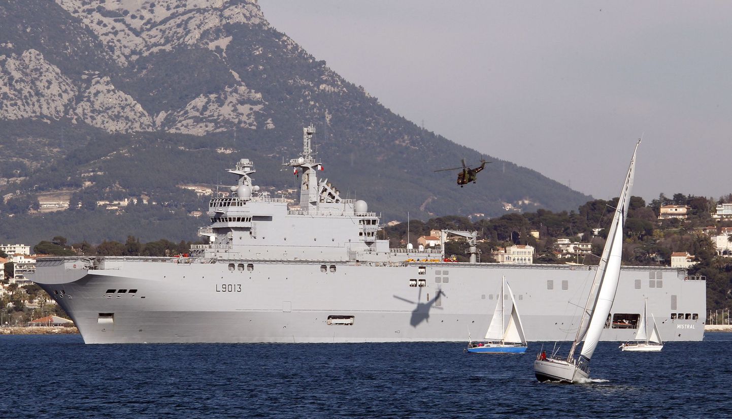 Prantsuse kopterikandja Mistral mereväebaasis Toulonis.