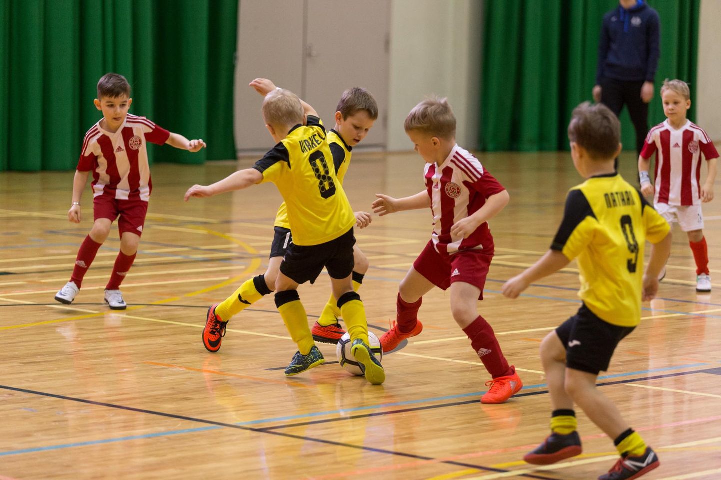Noortele jalgpalluritele hakatakse alates aasta algusest korraldama saalijalgpalli karikavõistlusi, mille turniirid toimuvad üle Eesti ja üks finaal peetakse Rakveres.