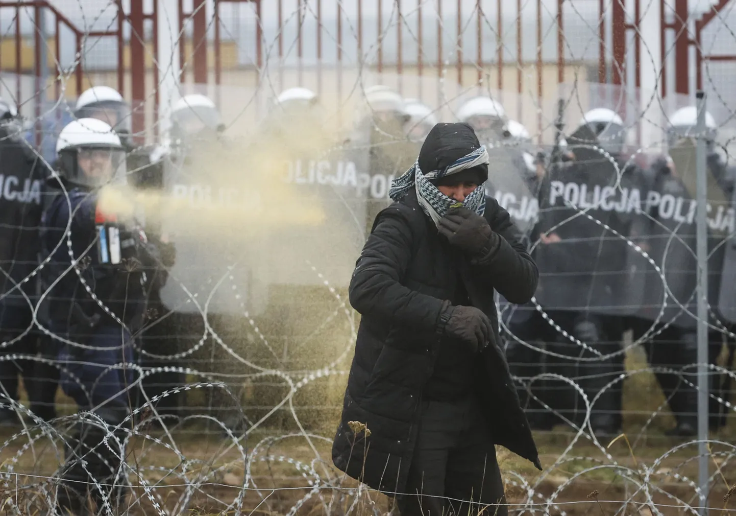Poola piirivalvurite ja migrantide vastasseis Hrodna piiripunkti juures 16. novembril.