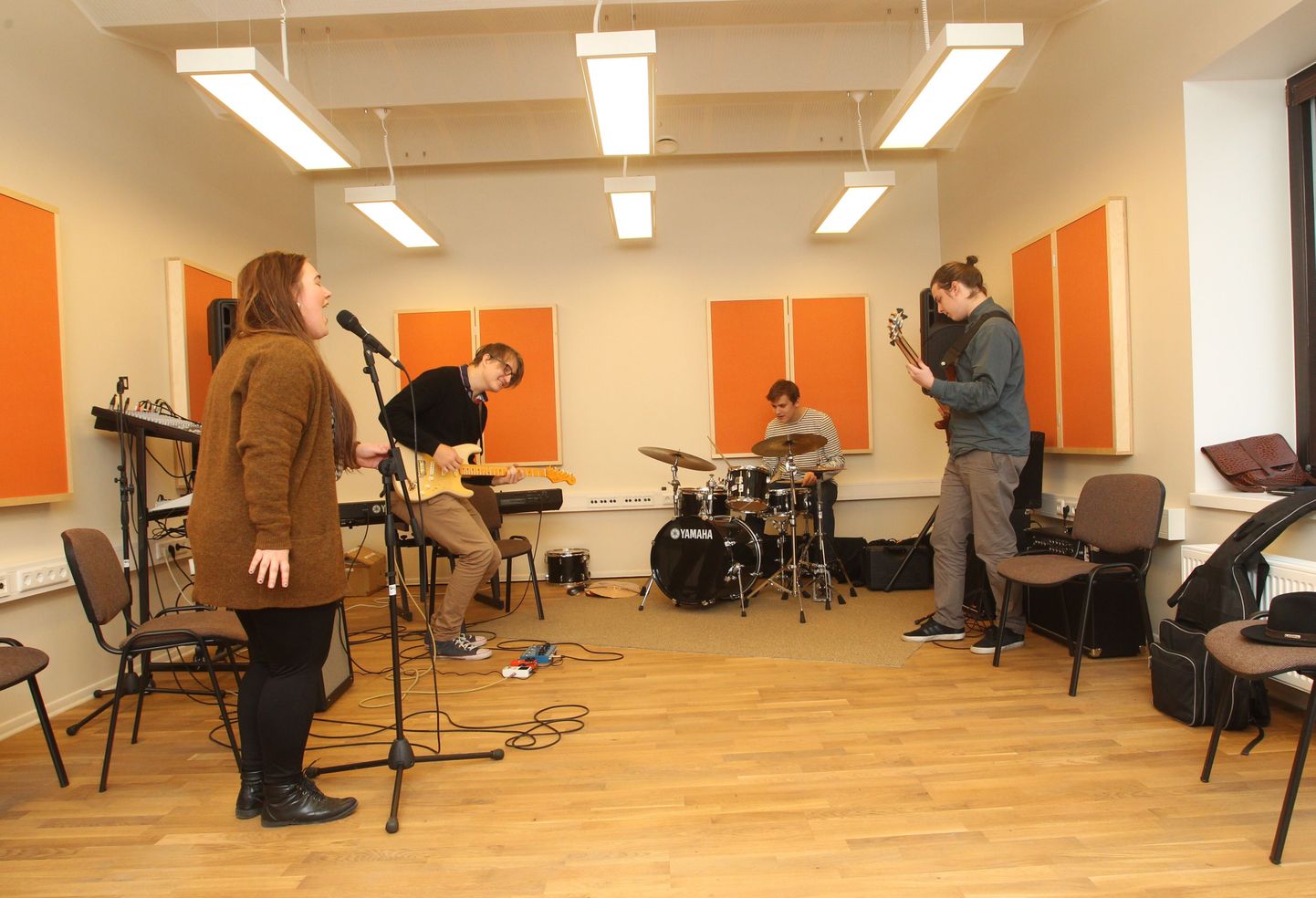 Innersound tegi proovi Elleri kooli helistuudios.