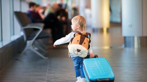 JAHMATAV ⟩ Vanemad üritasid väikest last lennujaama jätta, sest nad ei tahtnud talle lennupiletit osta