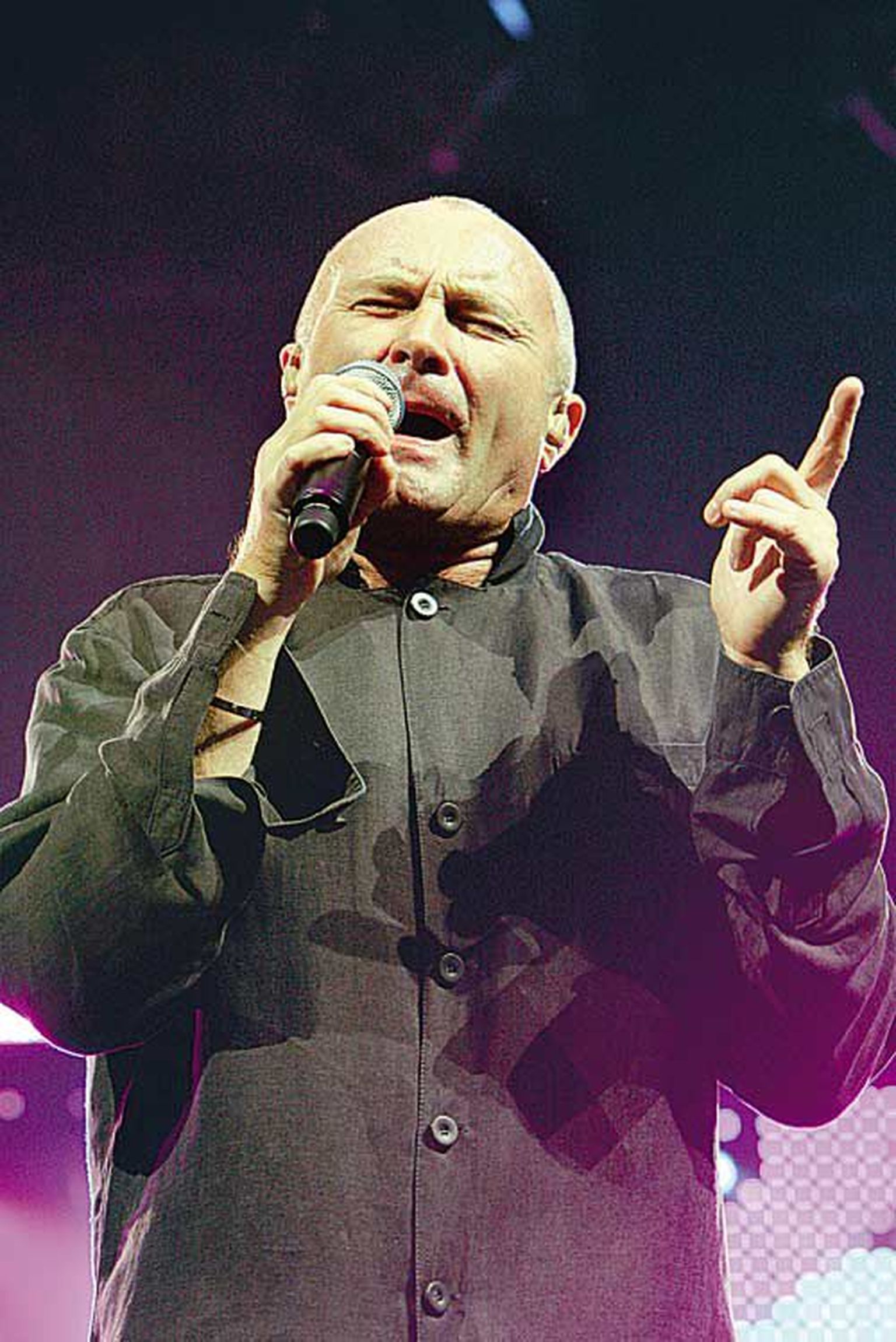 Phil Collins kandis kontserdil ette kõik oma hitid, mängis ka ise trummi ja jäi laval vaoshoituks.